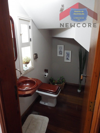 Imagem Casa com 4 Quartos à Venda, 315 m² em Centro - Pelotas