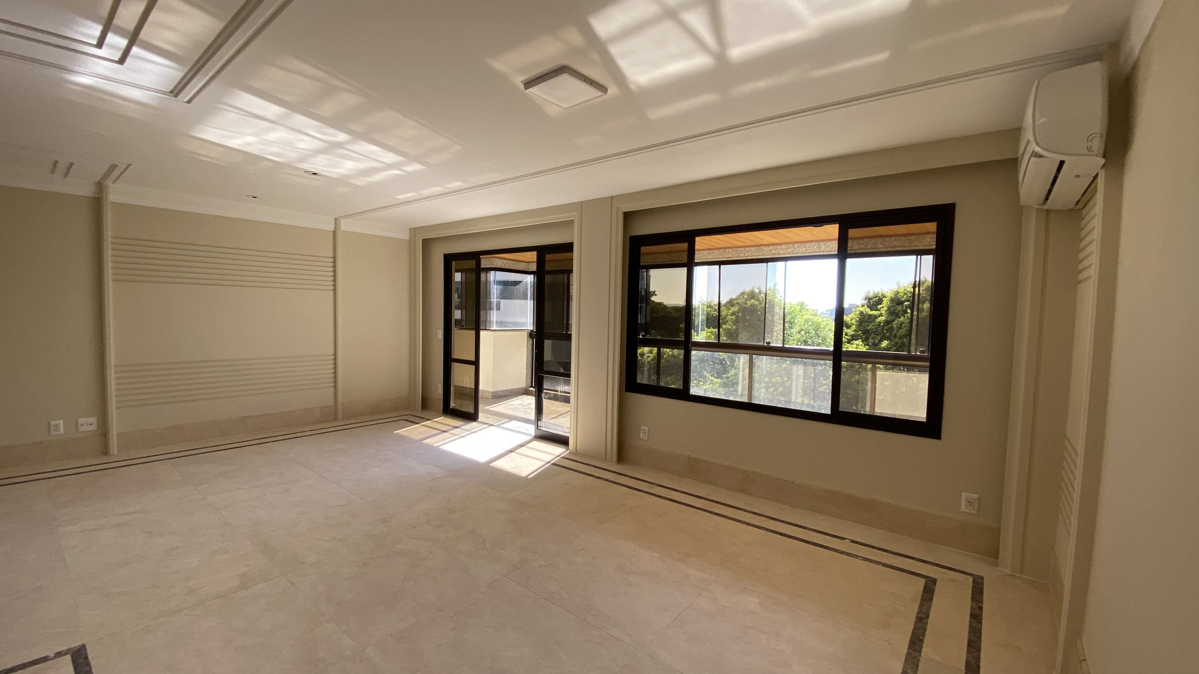 Imagem Apartamento com 4 Quartos à Venda, 373 m²em Asa Norte - Brasília