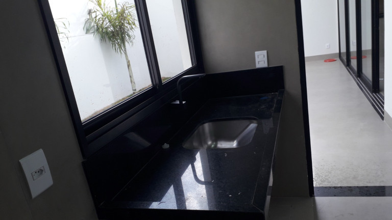 Imagem Casa com 3 Quartos à Venda, em Aclimação - Uberlândia Imagem Casa com 3 Quartos à Venda, em Aclimação - Uberlândia