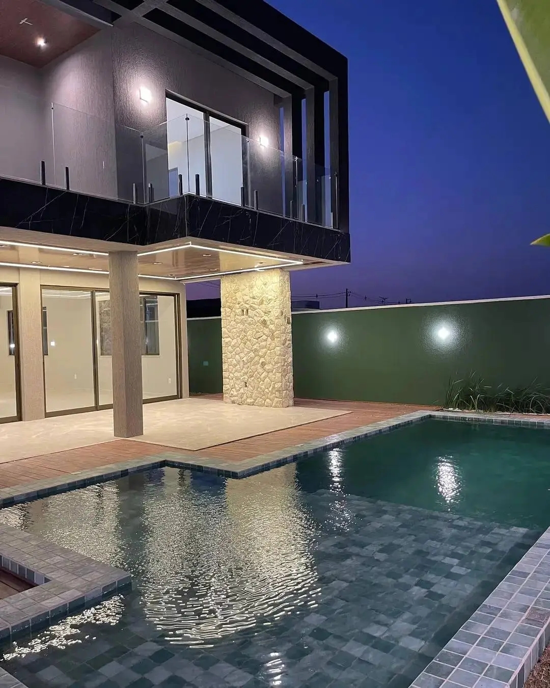 Imagem Casa de Condomínio com 4 Quartos à Venda, 237 m²em Alphaville  - Eusébio