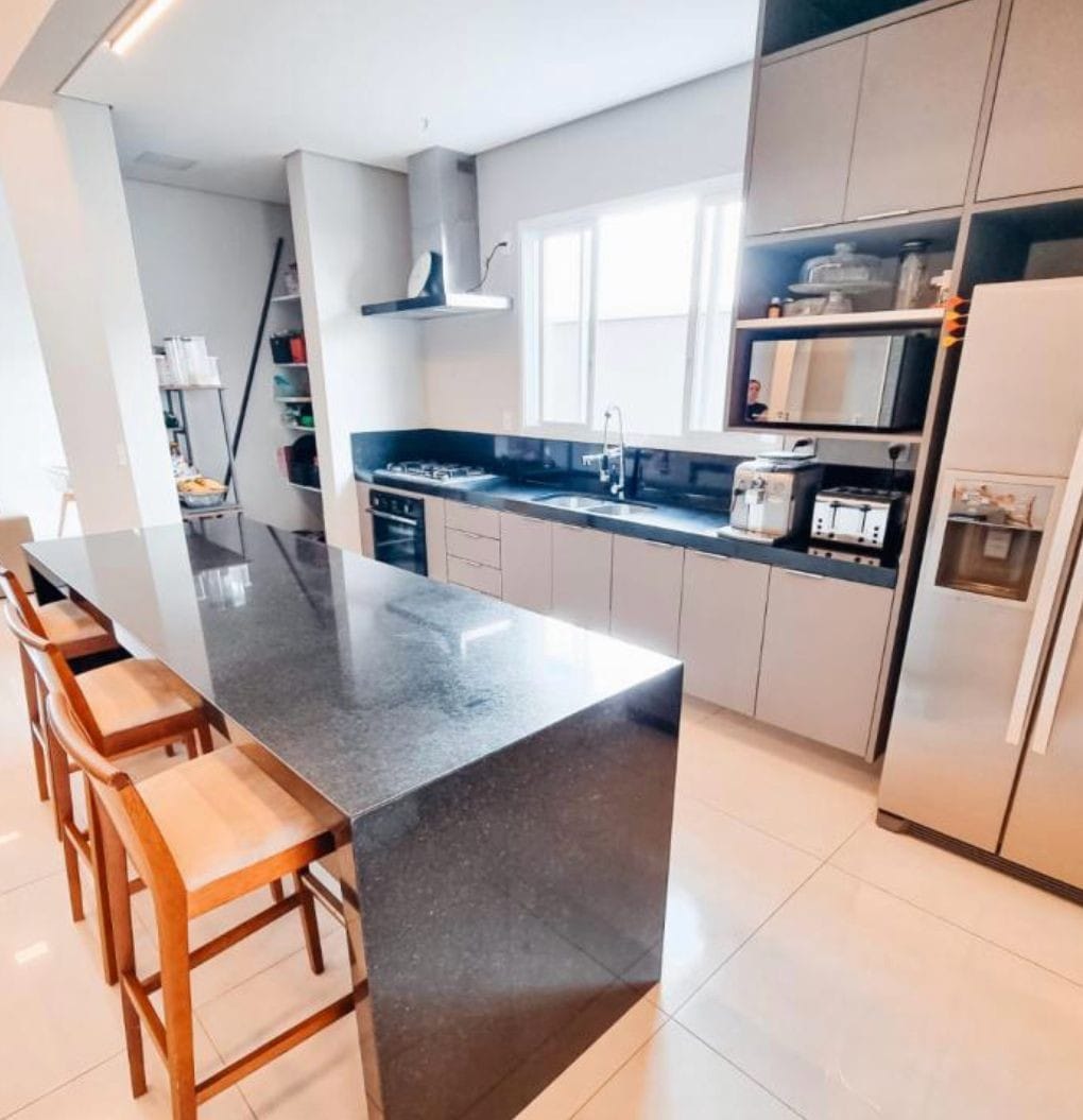 Imagem Casa de Condomínio com 3 Quartos à Venda, 270 m²em Medeiros - Jundiaí