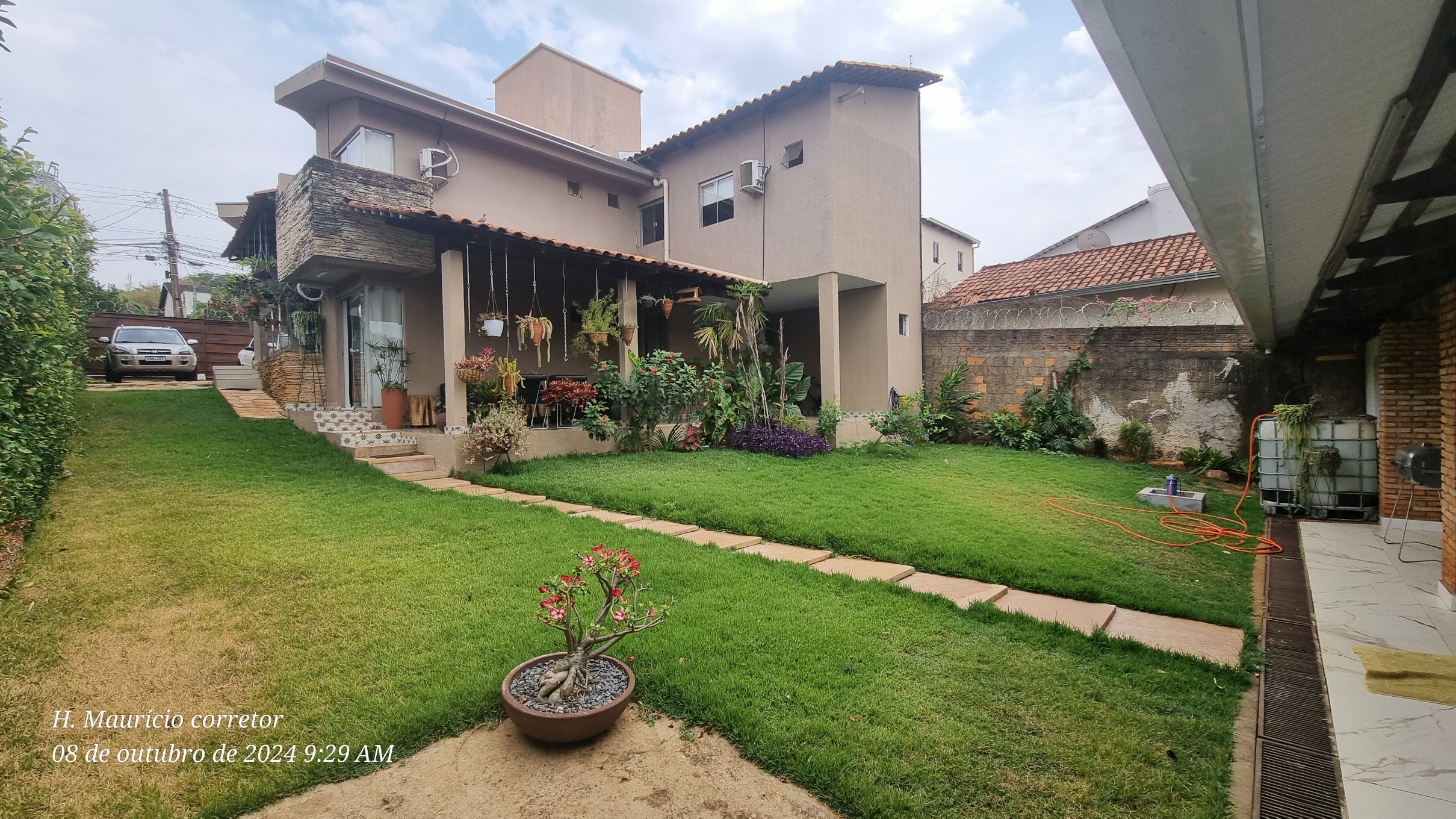 Imagem Sobrado com 4 Quartos à Venda, 300 m²em Setor Jaó - Goiânia Imagem Sobrado com 4 Quartos à Venda, 300 m²em Setor Jaó - Goiânia