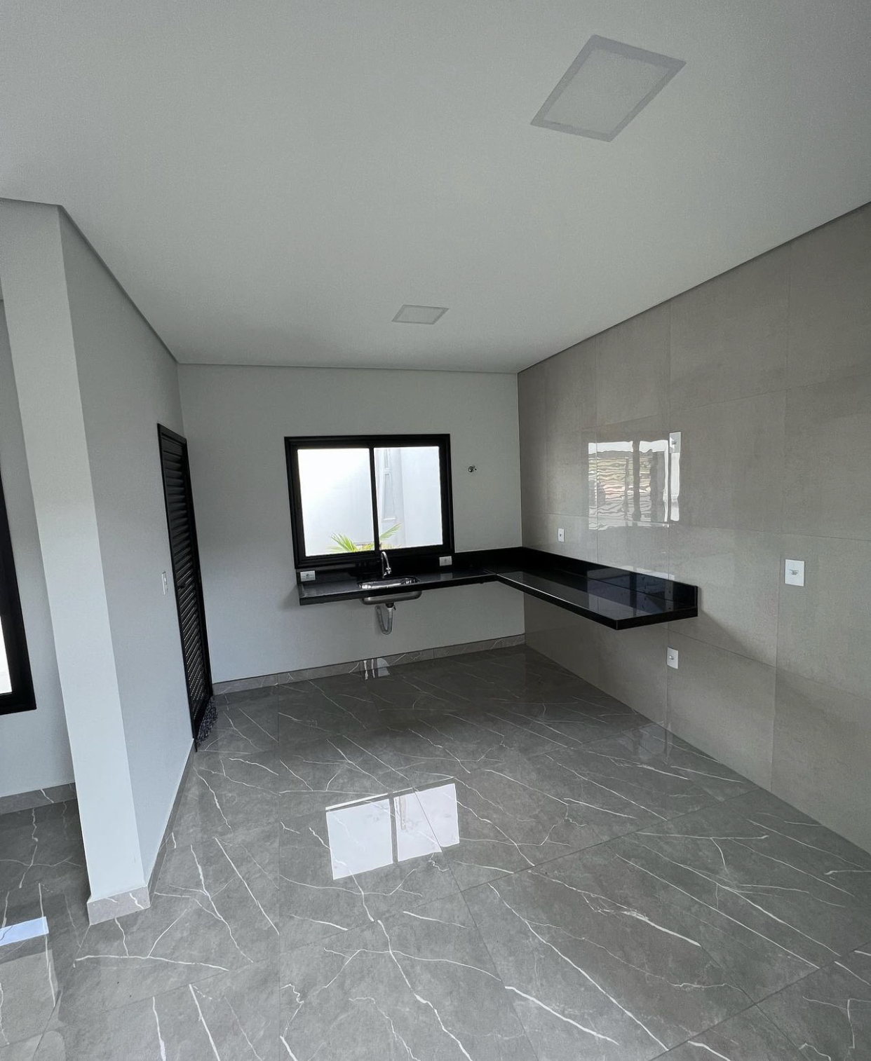 Imagem Casa com 3 Quartos à Venda, 90 m²em Jardim Moriyama - Indaiatuba Imagem Casa com 3 Quartos à Venda, 90 m²em Jardim Moriyama - Indaiatuba
