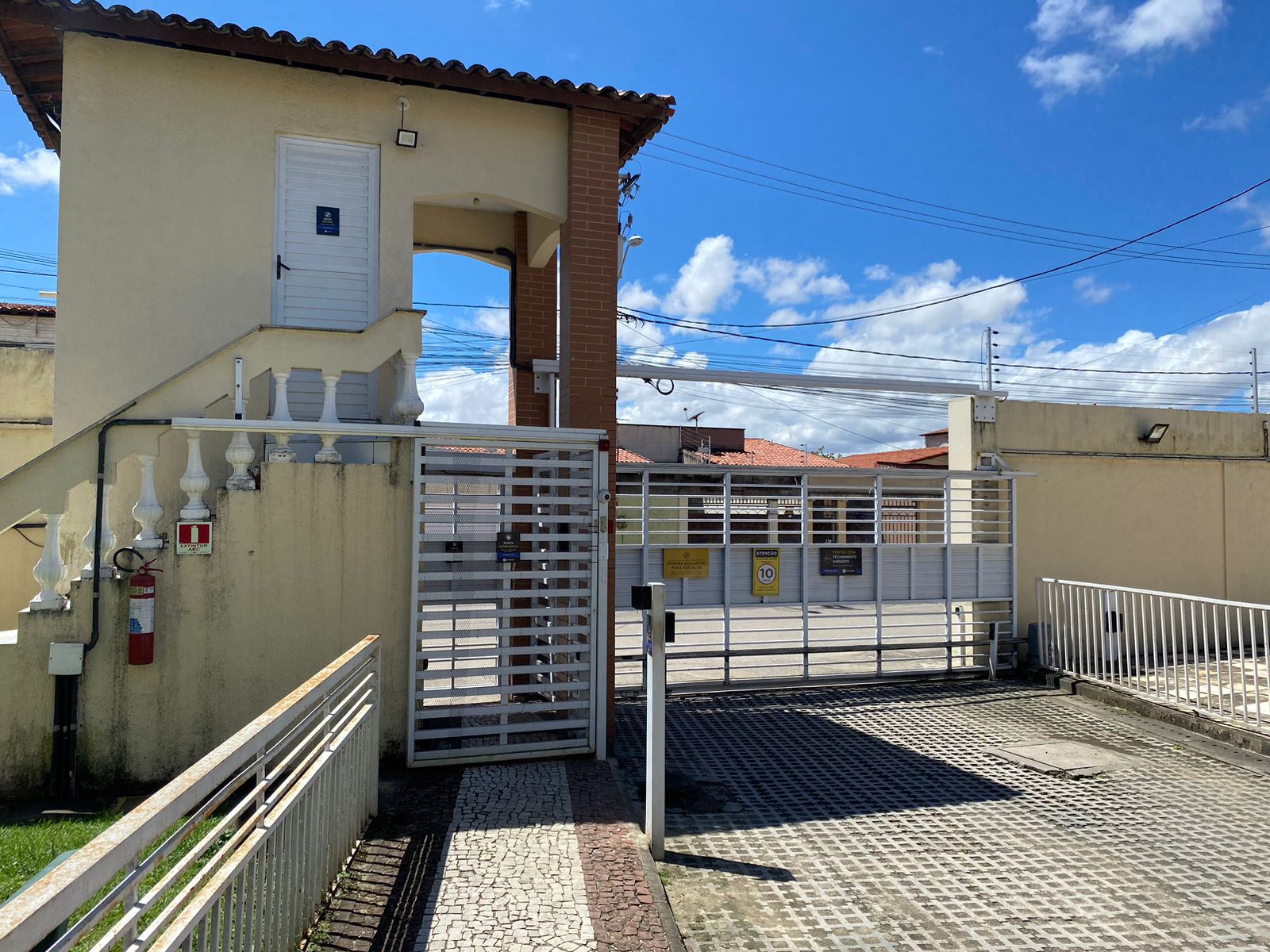 Imagem Casa de Condomínio com 2 Quartos à Venda, 63 m²em Siqueira - Fortaleza