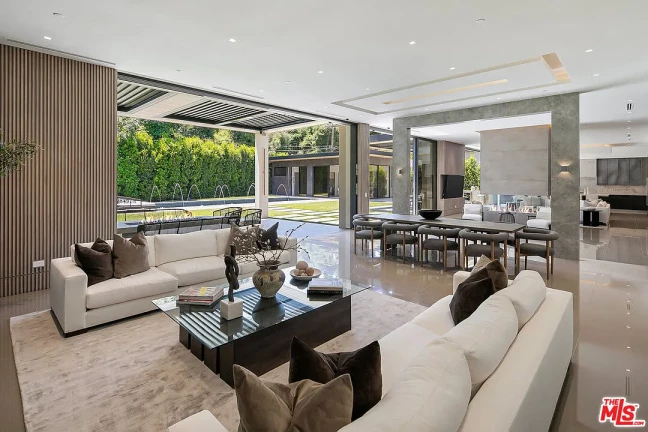 Imagem Casa de Condomínio com 7 Quartos à Venda, 982 m²em Alphaville Residencial Um - Barueri Imagem Casa de Condomínio com 7 Quartos à Venda, 982 m²em Alphaville Residencial Um - Barueri