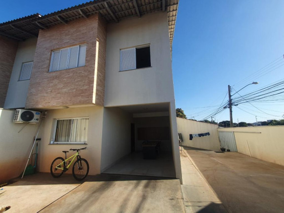 Imagem Sobrado com 3 Quartos à Venda, em Setor Castelo Branco - Goiânia Imagem Sobrado com 3 Quartos à Venda, em Setor Castelo Branco - Goiânia