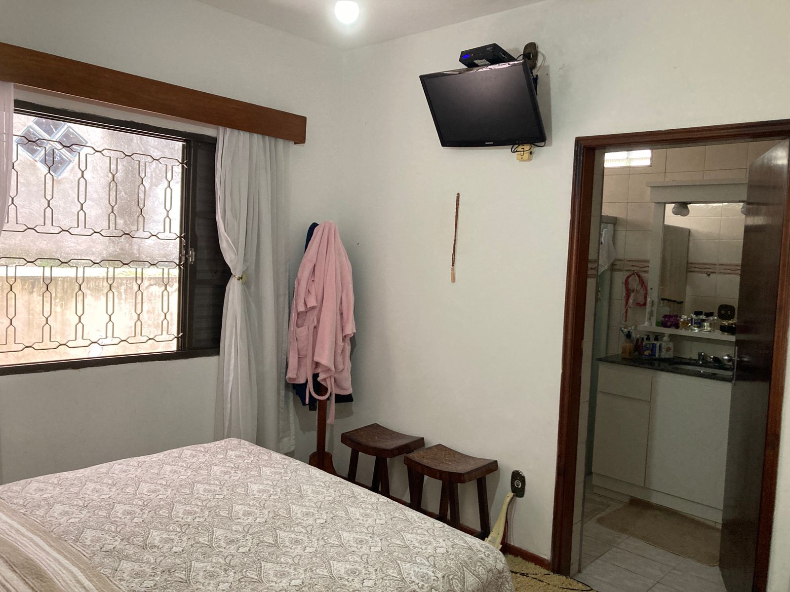Imagem Sobrado com 4 Quartos à Venda, 228 m²em Piraporinha - Diadema