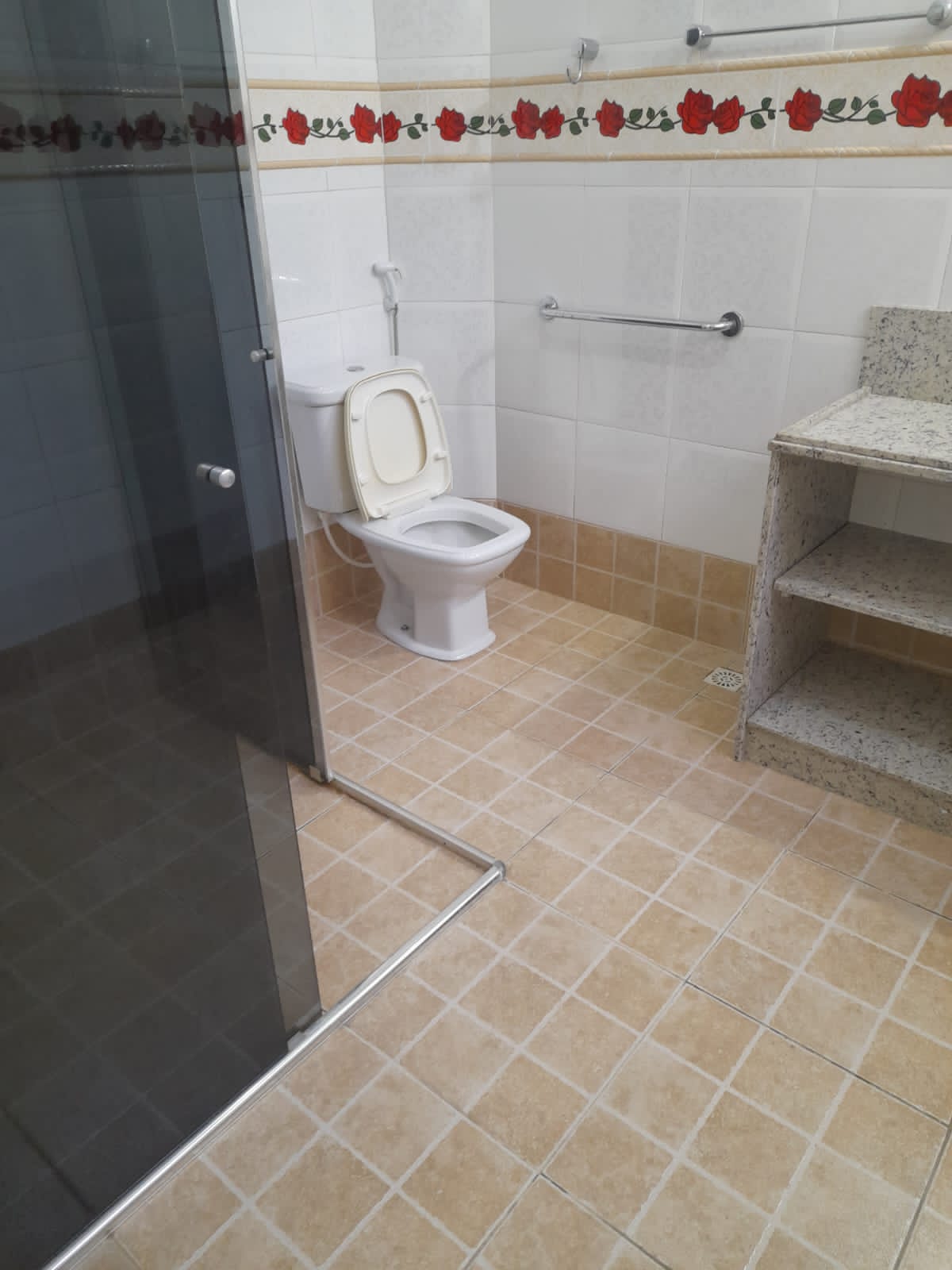 Imagem Casa com 5 Quartos à Venda ou Locação, 224 m²em Adrianópolis - Manaus Imagem Casa com 5 Quartos à Venda ou Locação, 224 m²em Adrianópolis - Manaus