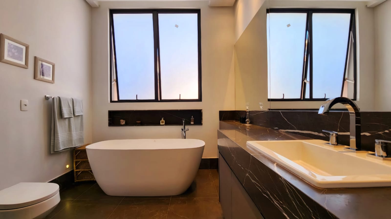 Imagem Casa com 4 Quartos à Venda, 370 m²em Ponta da Praia - Santos