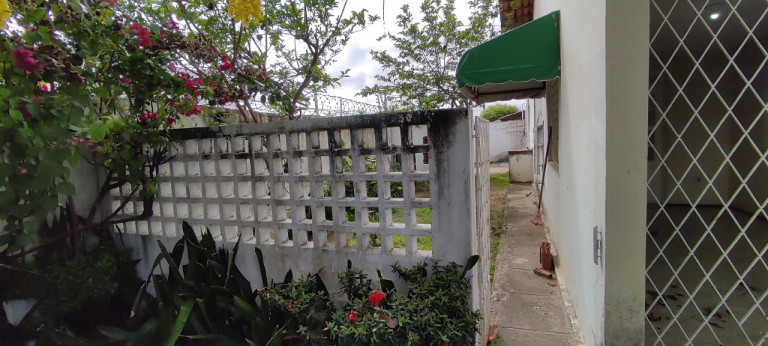 Imagem Casa com 4 Quartos à Venda, 150 m² em Cidade dos Funcionários - Fortaleza Imagem Casa com 4 Quartos à Venda, 150 m² em Cidade dos Funcionários - Fortaleza
