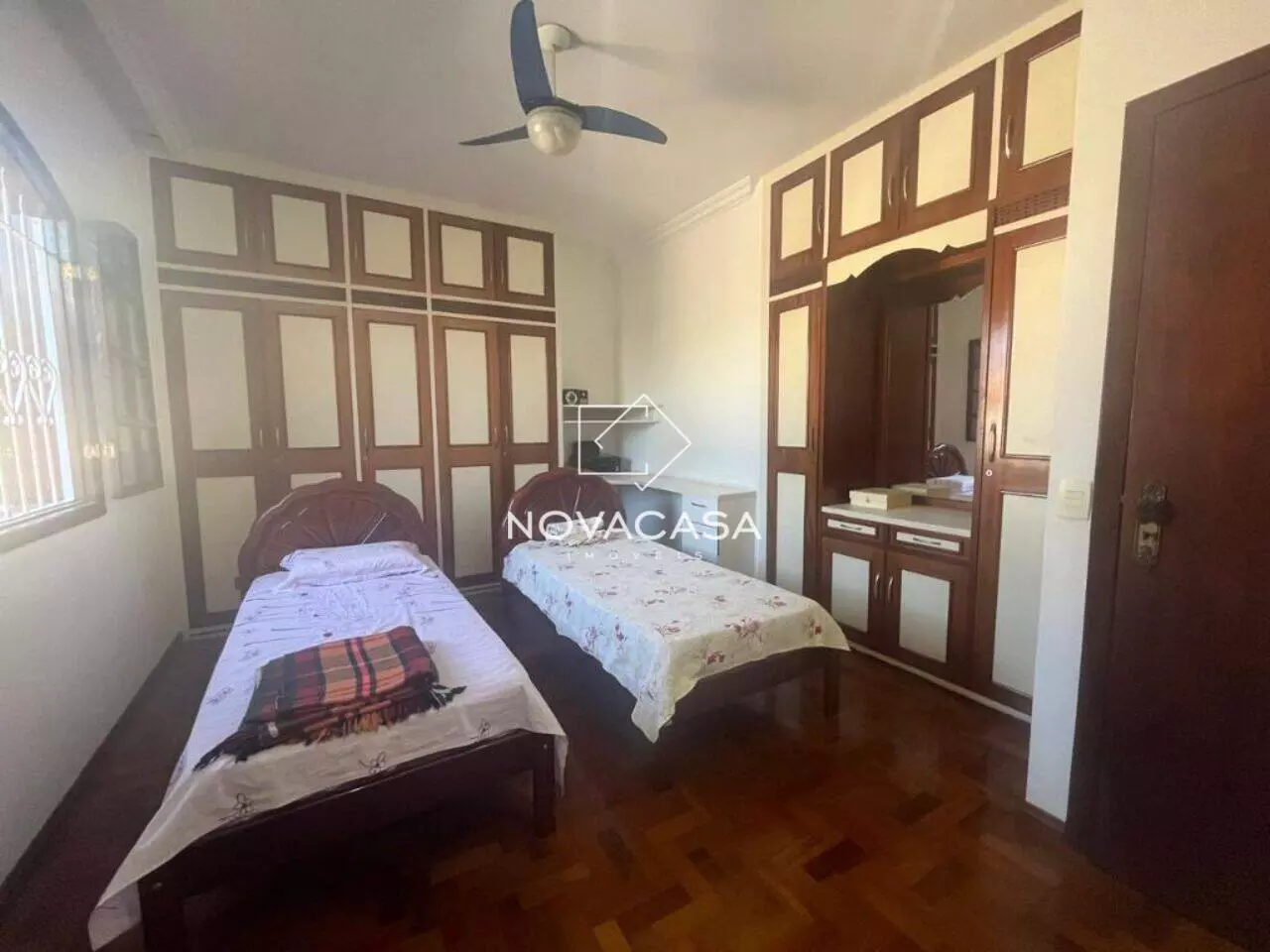 Imagem Casa com 4 Quartos à Venda, 380 m² em Santa Mônica - Belo Horizonte Imagem Casa com 4 Quartos à Venda, 380 m² em Santa Mônica - Belo Horizonte