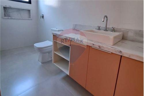Imagem Casa de Condomínio com 2 Quartos à Venda, 315 m²em Condomínio Residencial Monte Carlo - São José dos Campos Imagem Casa de Condomínio com 2 Quartos à Venda, 315 m²em Condomínio Residencial Monte Carlo - São José dos Campos