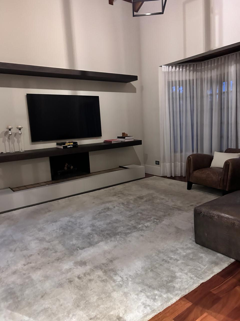 Imagem Casa com 3 Quartos à Venda, 258 m² em Butiatuvinha - Curitiba Imagem Casa com 3 Quartos à Venda, 258 m² em Butiatuvinha - Curitiba