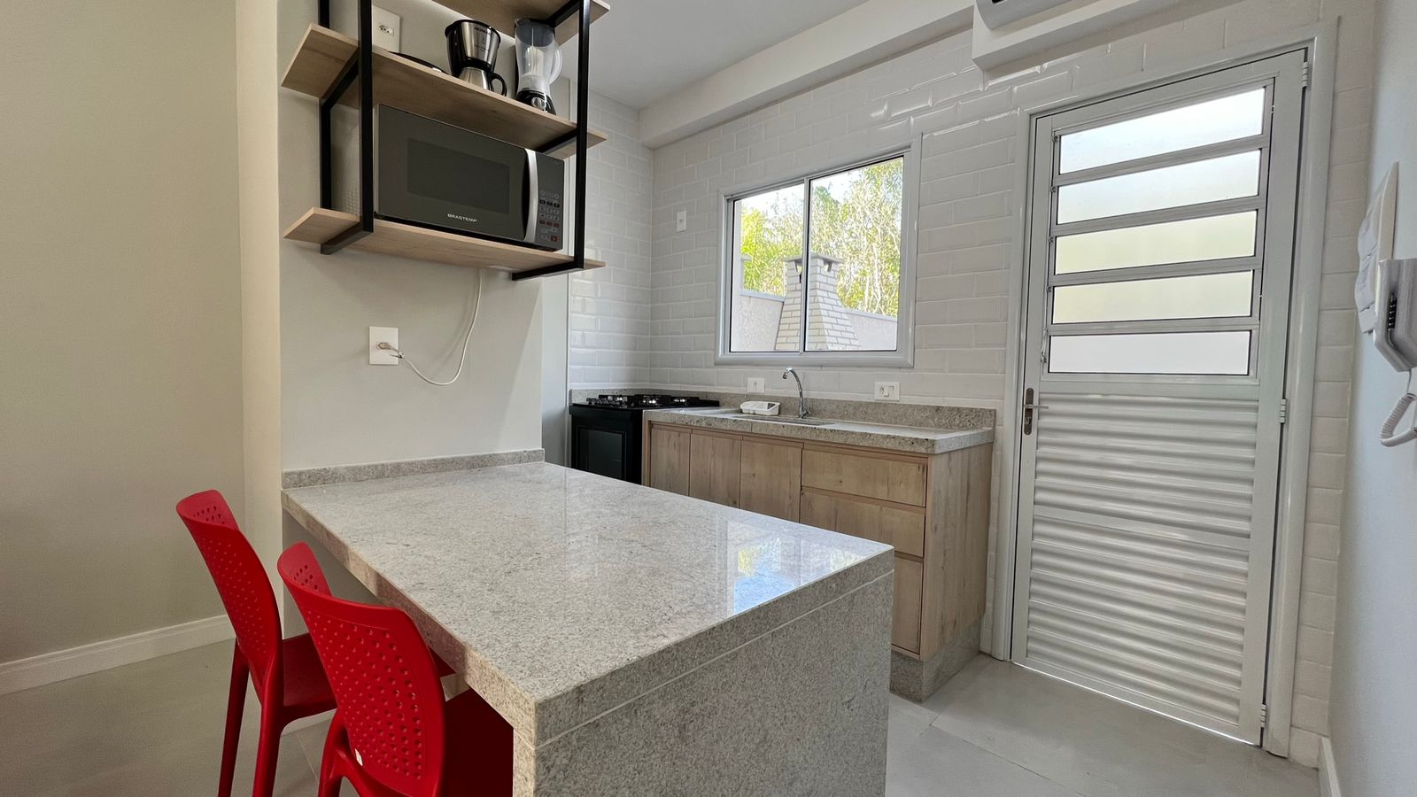 Imagem Casa de Condomínio com 2 Quartos para Alugar, 81 m²em São Lourenço - Bertioga Imagem Casa de Condomínio com 2 Quartos para Alugar, 81 m²em São Lourenço - Bertioga