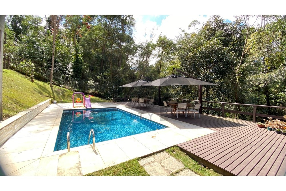 Foto do imóvel Casa de Condomínio com 5 Quartos à Venda, 317 m² em Itaipava - Petrópolis