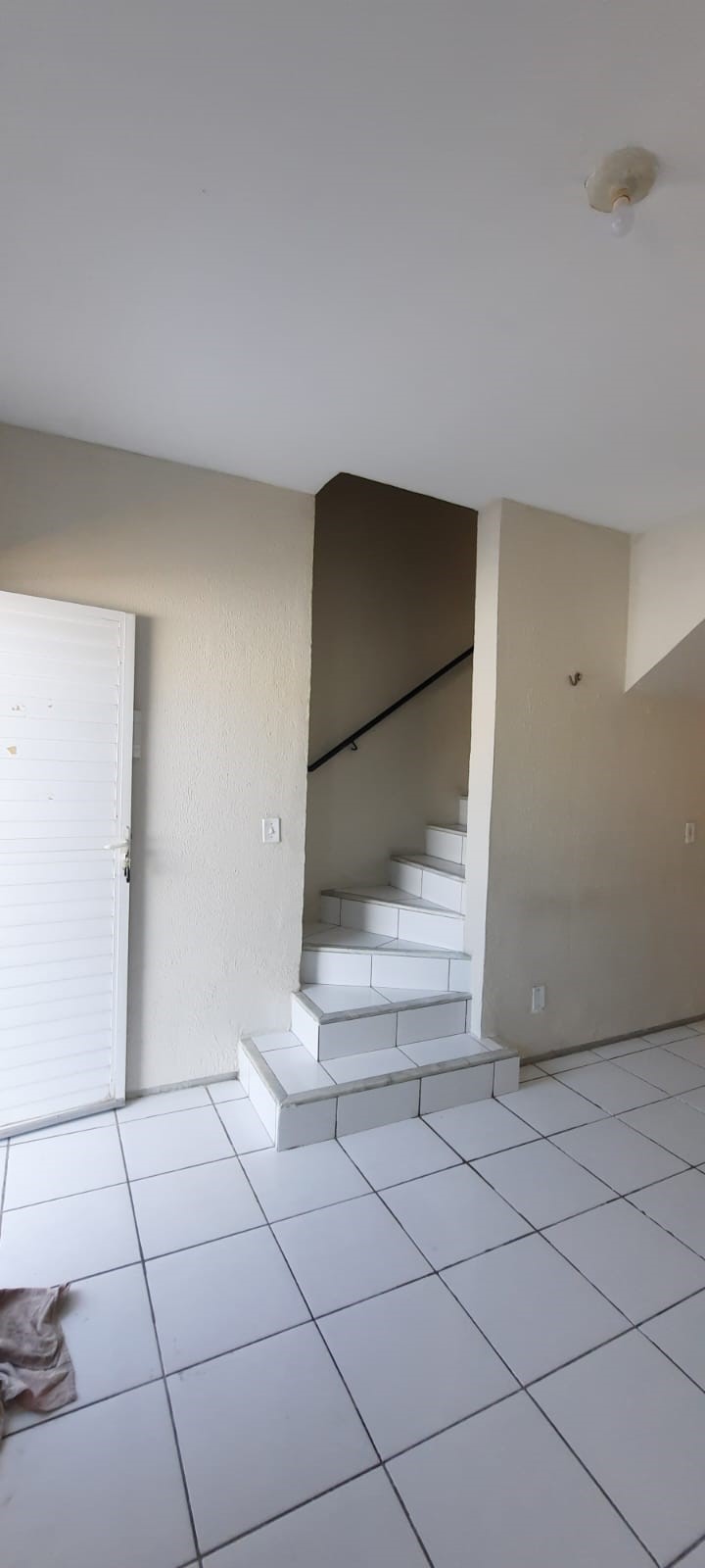 Imagem Casa de Condomínio com 2 Quartos à Venda, 63 m² em Siqueira - Fortaleza Imagem Casa de Condomínio com 2 Quartos à Venda, 63 m² em Siqueira - Fortaleza