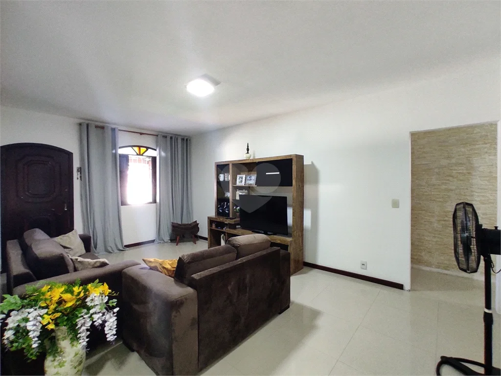 Imagem Casa com 3 Quartos à Venda, 200 m²em Piratininga - Niterói Imagem Casa com 3 Quartos à Venda, 200 m²em Piratininga - Niterói