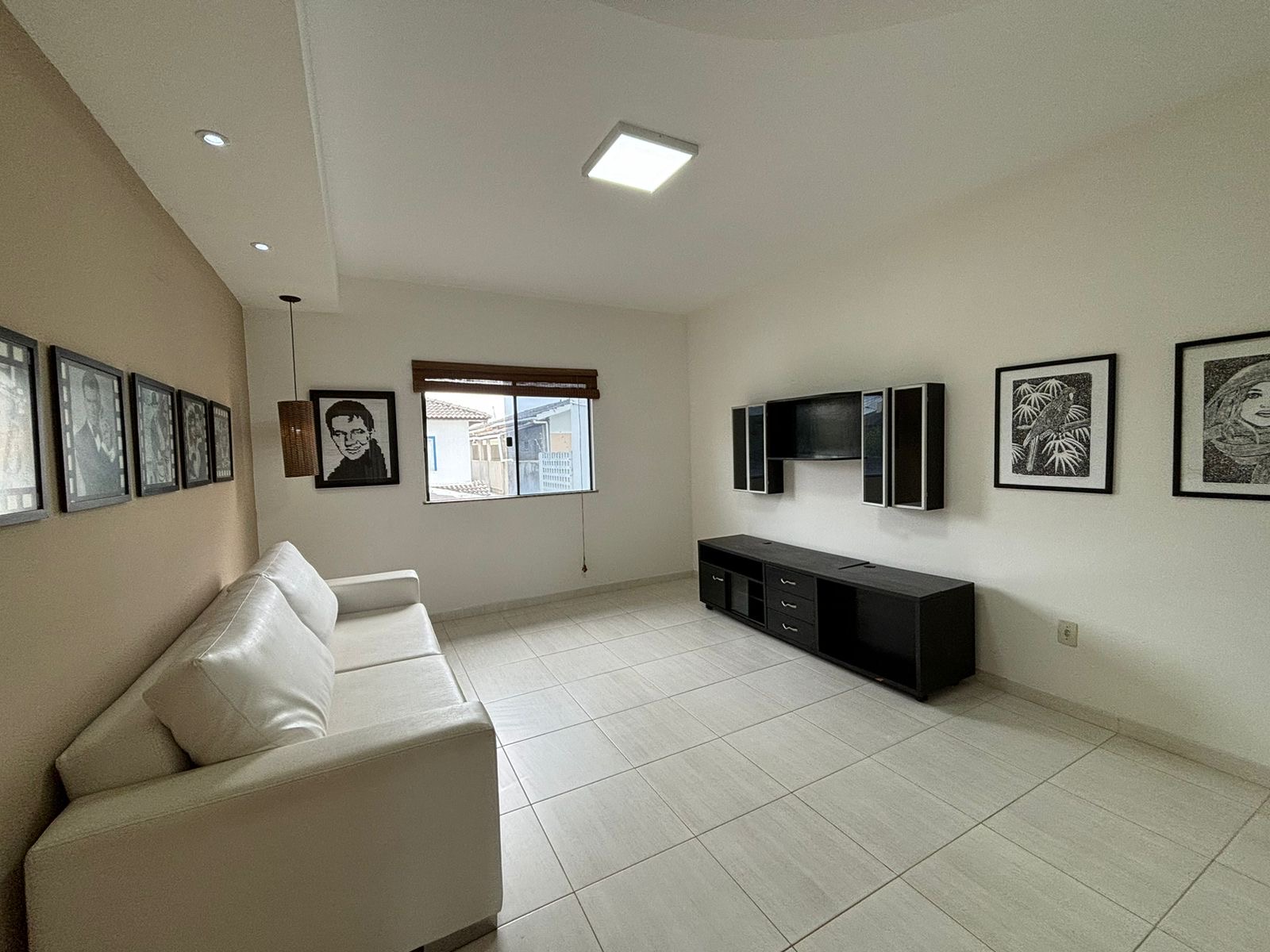 Imagem Casa com 3 Quartos para Alugar, 170 m²em Buraquinho - Lauro de Freitas Imagem Casa com 3 Quartos para Alugar, 170 m²em Buraquinho - Lauro de Freitas