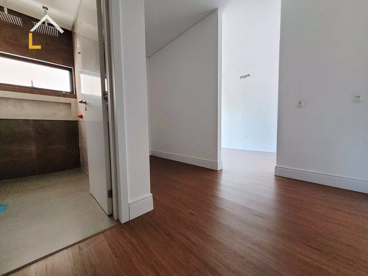 Imagem Sobrado com 3 Quartos à Venda, 160 m²em Saguaçu - Joinville Imagem Sobrado com 3 Quartos à Venda, 160 m²em Saguaçu - Joinville