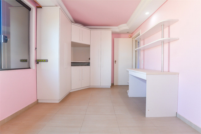 Imagem Casa com 3 Quartos à Venda, 271 m² em Jardim das Américas - Curitiba Imagem Casa com 3 Quartos à Venda, 271 m² em Jardim das Américas - Curitiba