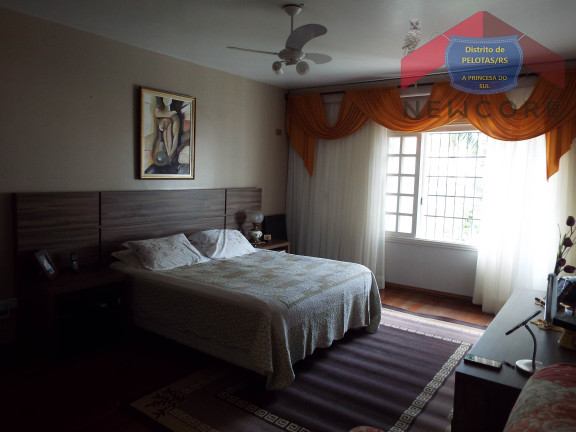 Imagem Casa com 4 Quartos à Venda, 315 m² em Centro - Pelotas