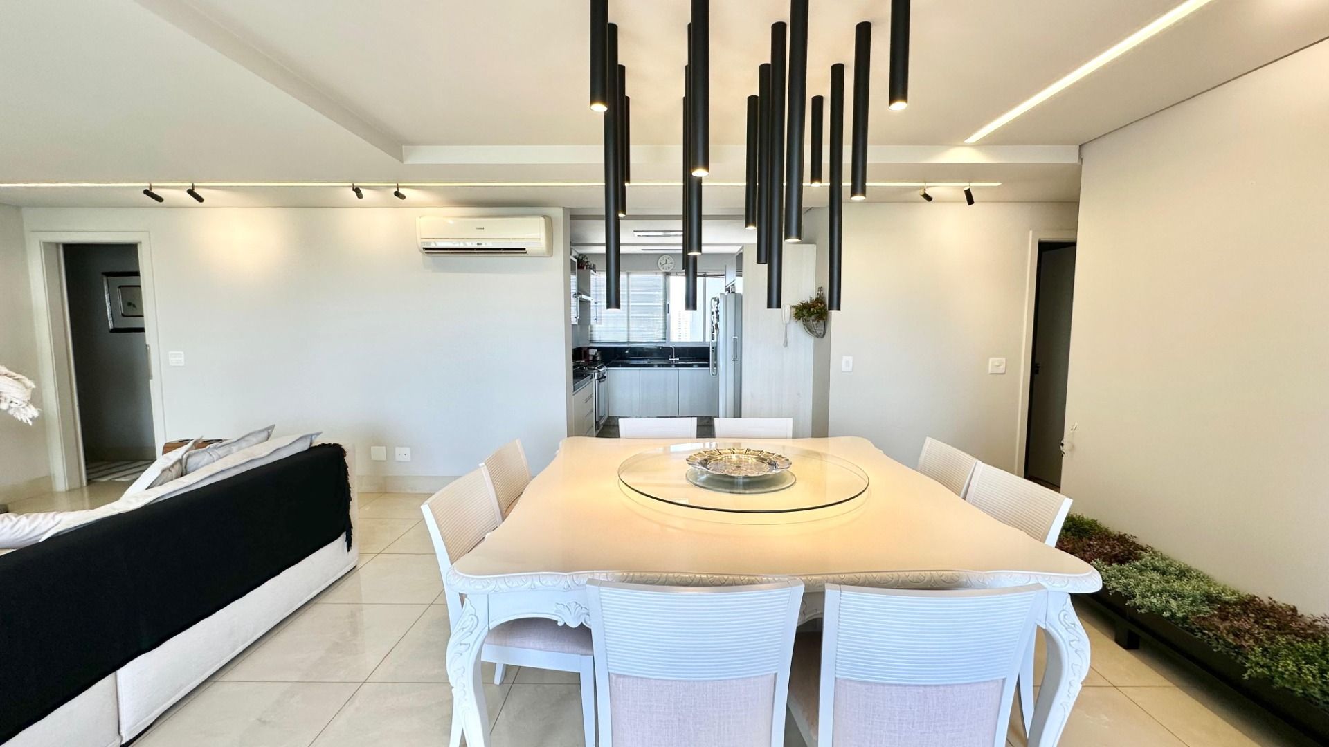 Imagem Apartamento com 3 Quartos à Venda, 215 m²em Bela Suiça - Londrina