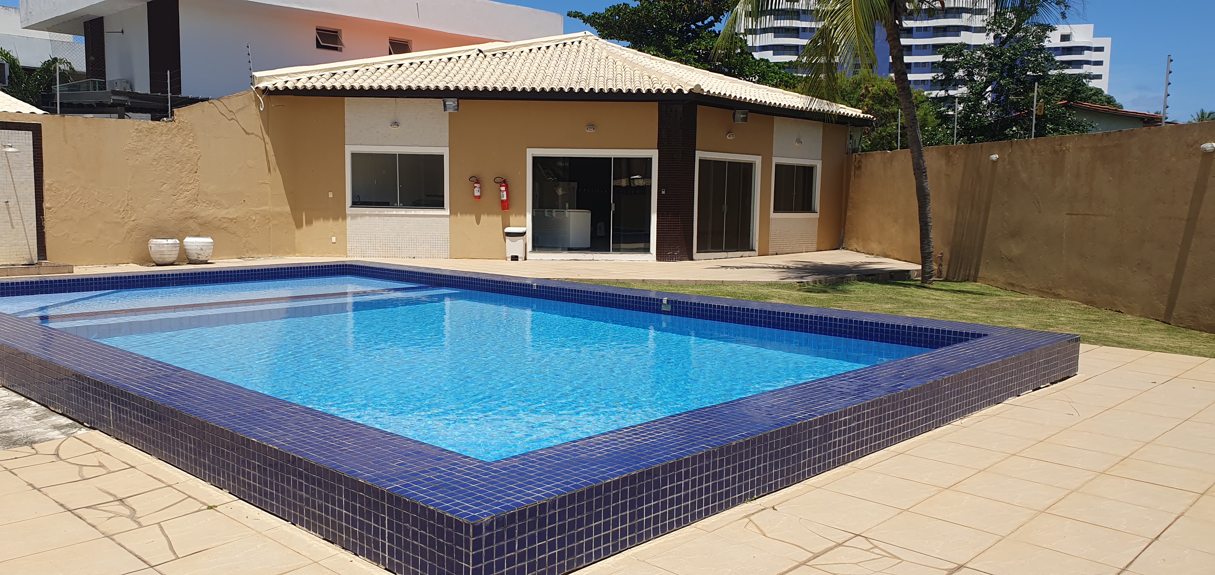 Imagem Casa de Condomínio com 5 Quartos à Venda, 300 m²em Buraquinho - Lauro de Freitas Imagem Casa de Condomínio com 5 Quartos à Venda, 300 m²em Buraquinho - Lauro de Freitas