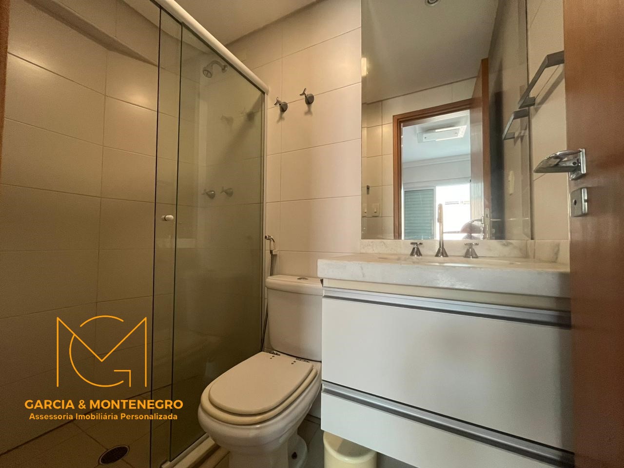 Imagem Apartamento com 3 Quartos para Alugar, 200 m²em Gonzaga - Santos
