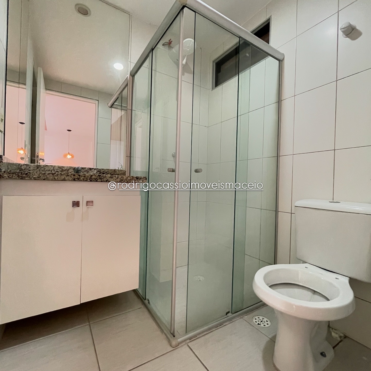 Imagem Apartamento com 1 Quarto para Alugar, 55 m² em Ponta Verde - Maceió Imagem Apartamento com 1 Quarto para Alugar, 55 m² em Ponta Verde - Maceió