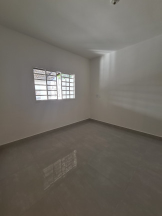 Imagem Casa com 3 Quartos à Venda,  em Residencial Santa Fé I - Goiânia