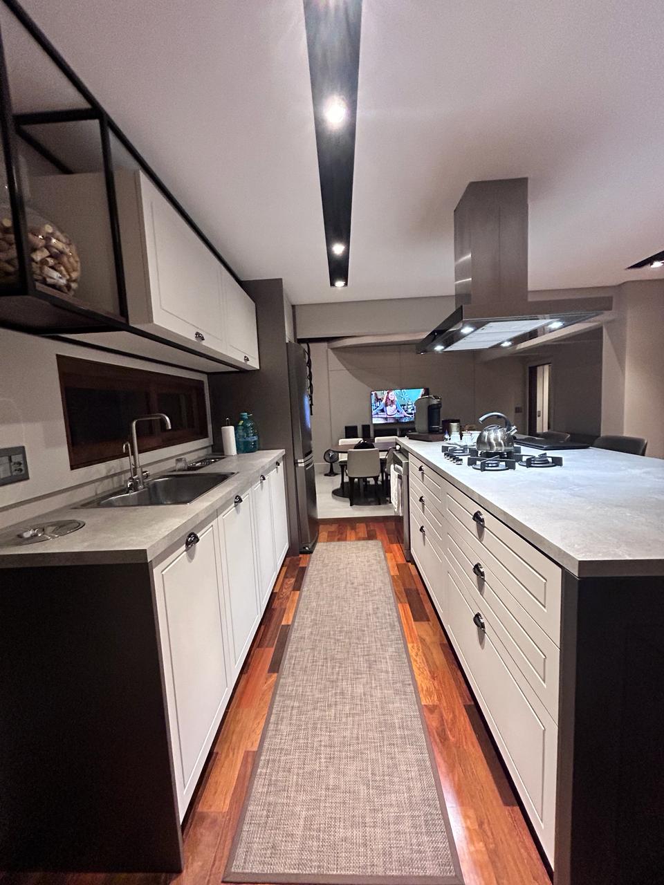 Imagem Casa com 3 Quartos à Venda, 258 m² em Butiatuvinha - Curitiba Imagem Casa com 3 Quartos à Venda, 258 m² em Butiatuvinha - Curitiba