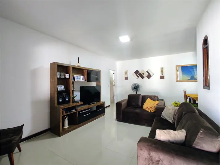 Imagem Casa com 3 Quartos à Venda, 200 m²em Piratininga - Niterói Imagem Casa com 3 Quartos à Venda, 200 m²em Piratininga - Niterói