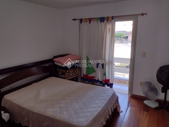 Imagem Casa com 3 Quartos à Venda, 185 m² em Santa Maria Goretti - Porto Alegre Imagem Casa com 3 Quartos à Venda, 185 m² em Santa Maria Goretti - Porto Alegre