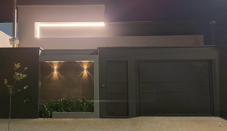 Imagem Casa com 3 Quartos à Venda, em Aclimação - Uberlândia Imagem Casa com 3 Quartos à Venda, em Aclimação - Uberlândia