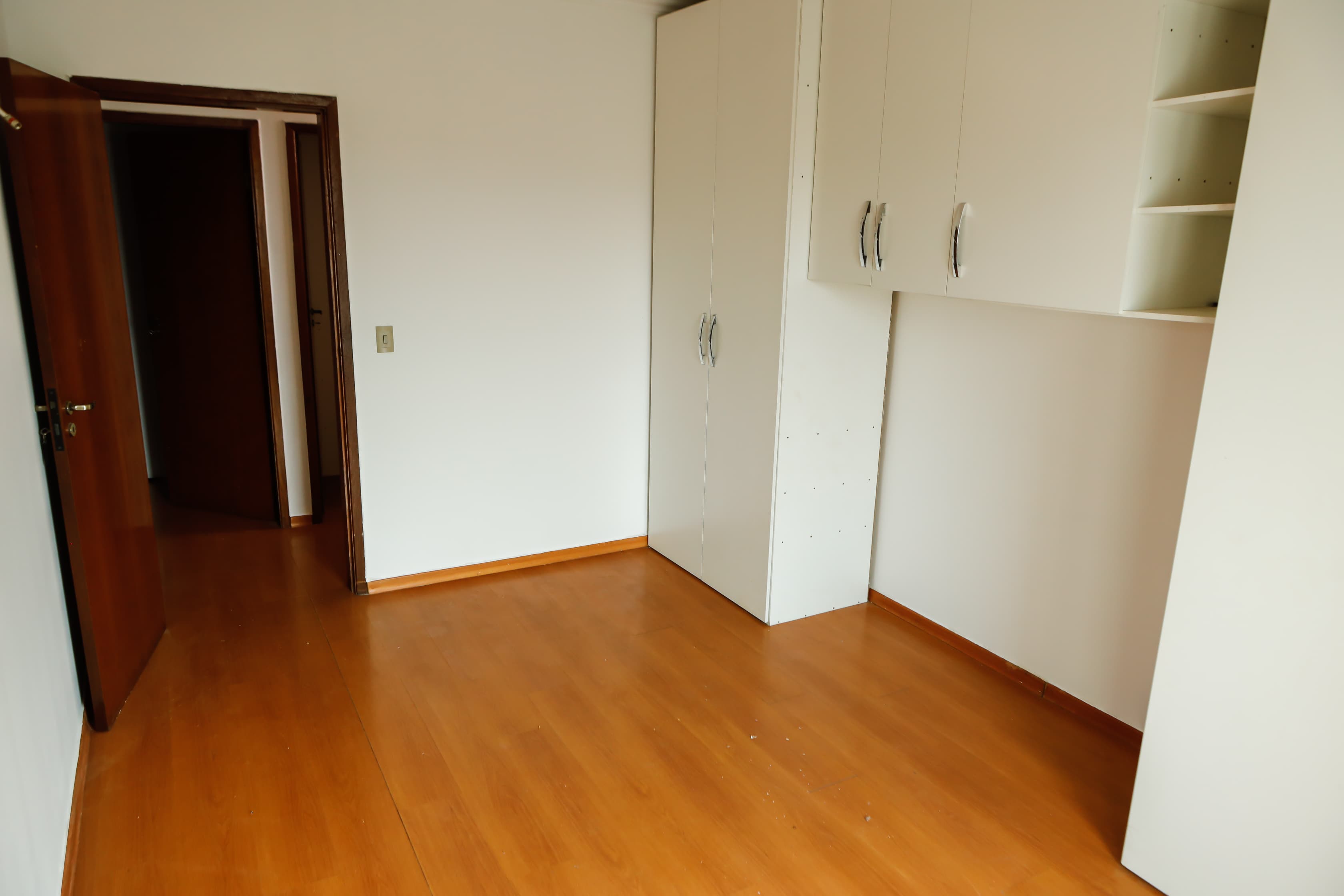 Imagem Sobrado com 3 Quartos à Venda ou Temporada, 160 m²em Jardim Guararapes - Londrina