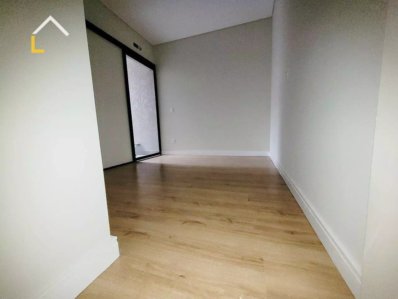 Imagem Sobrado com 3 Quartos à Venda, 157 m² em Anita Garibaldi - Joinville Imagem Sobrado com 3 Quartos à Venda, 157 m² em Anita Garibaldi - Joinville