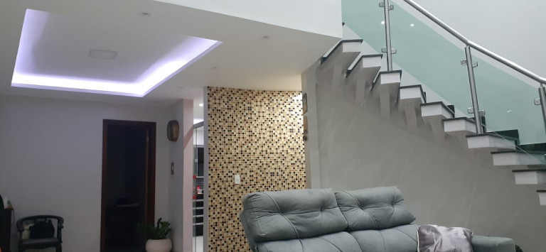 Imagem Sobrado com 4 Quartos à Venda, 300 m²em Morada Nobre - Valparaíso de Goiás