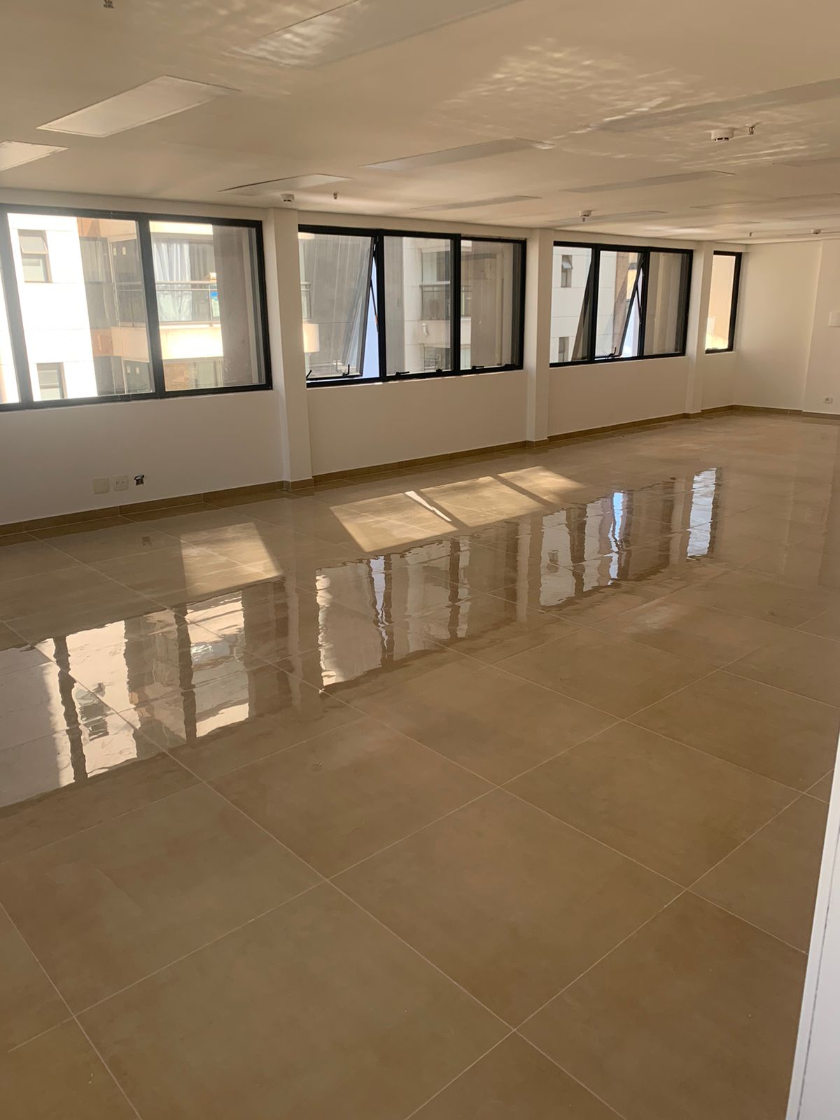 Imagem Sala Comercial para Alugar, 103 m²em Vila Mariana - São Paulo Imagem Sala Comercial para Alugar, 103 m²em Vila Mariana - São Paulo
