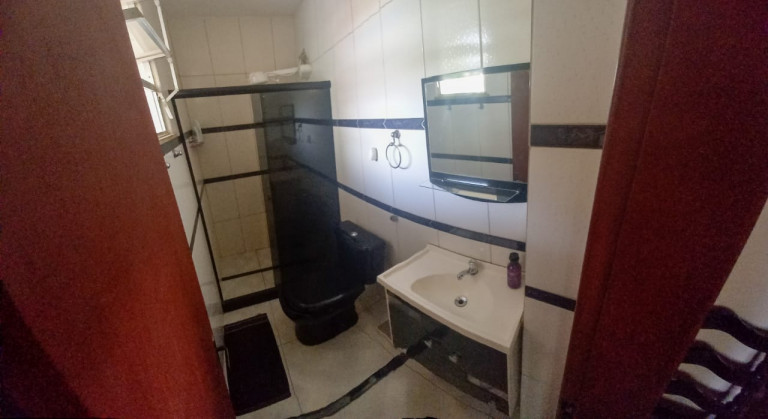 Imagem Casa com 2 Quartos à Venda, 250 m²em Bangu - Rio de Janeiro