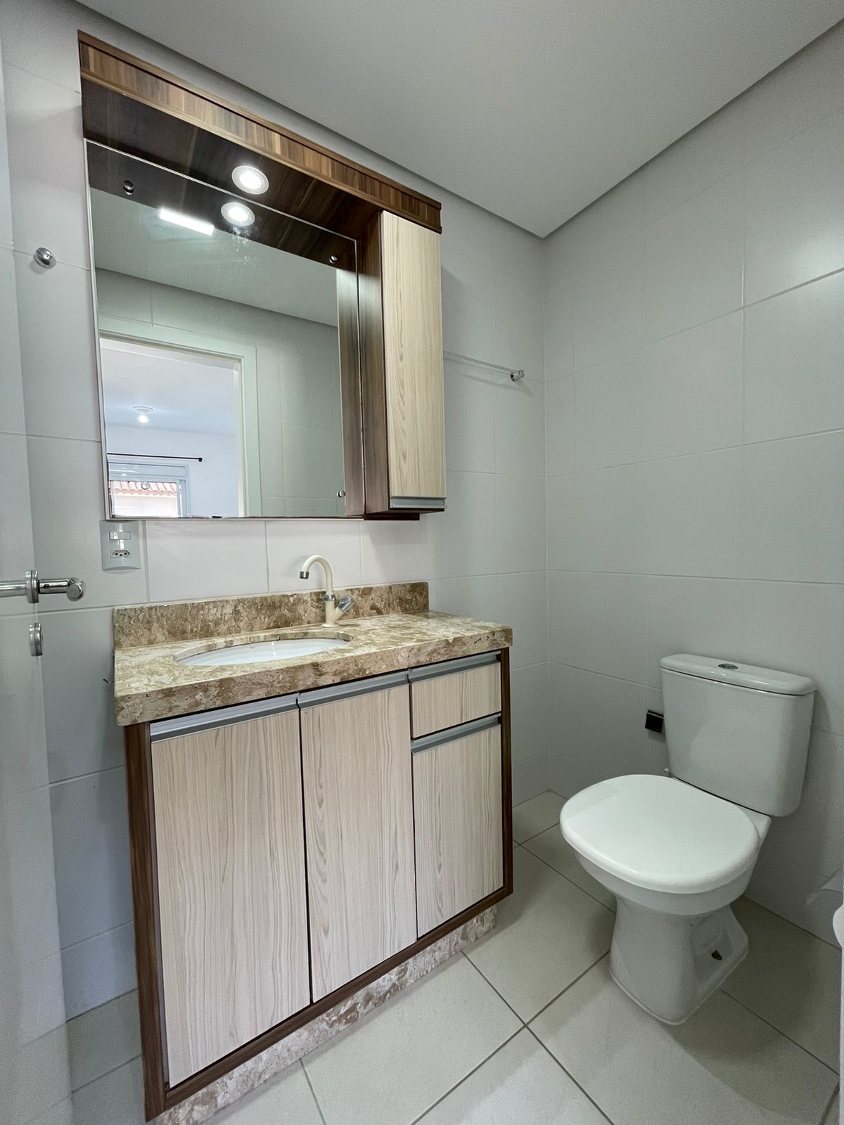 Imagem Apartamento com 2 Quartos à Venda, 74 m²em Canasvieiras - Florianópolis