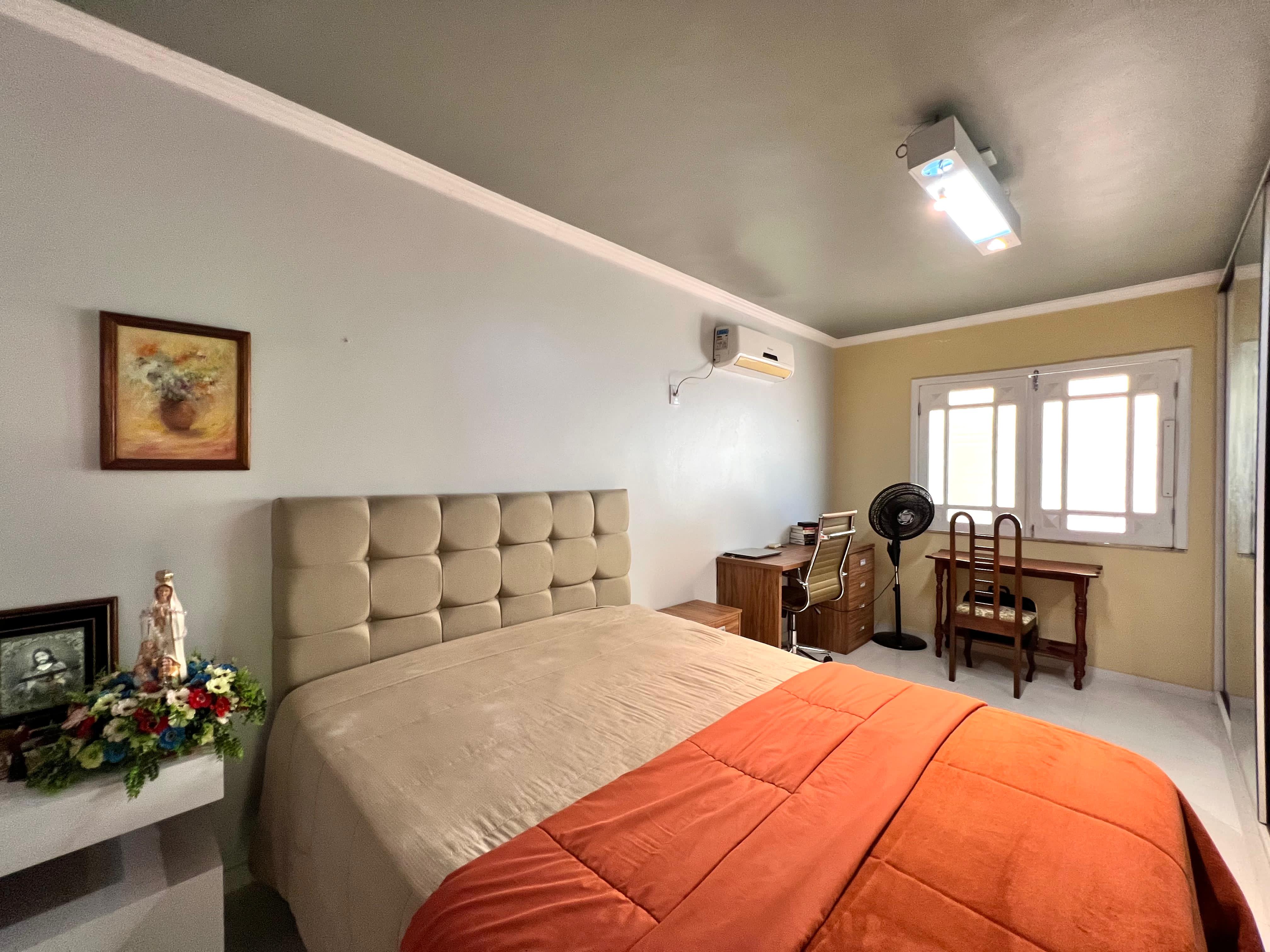 Imagem Casa com 3 Quartos à Venda, 370 m²em Curió-Utinga - Belém Imagem Casa com 3 Quartos à Venda, 370 m²em Curió-Utinga - Belém