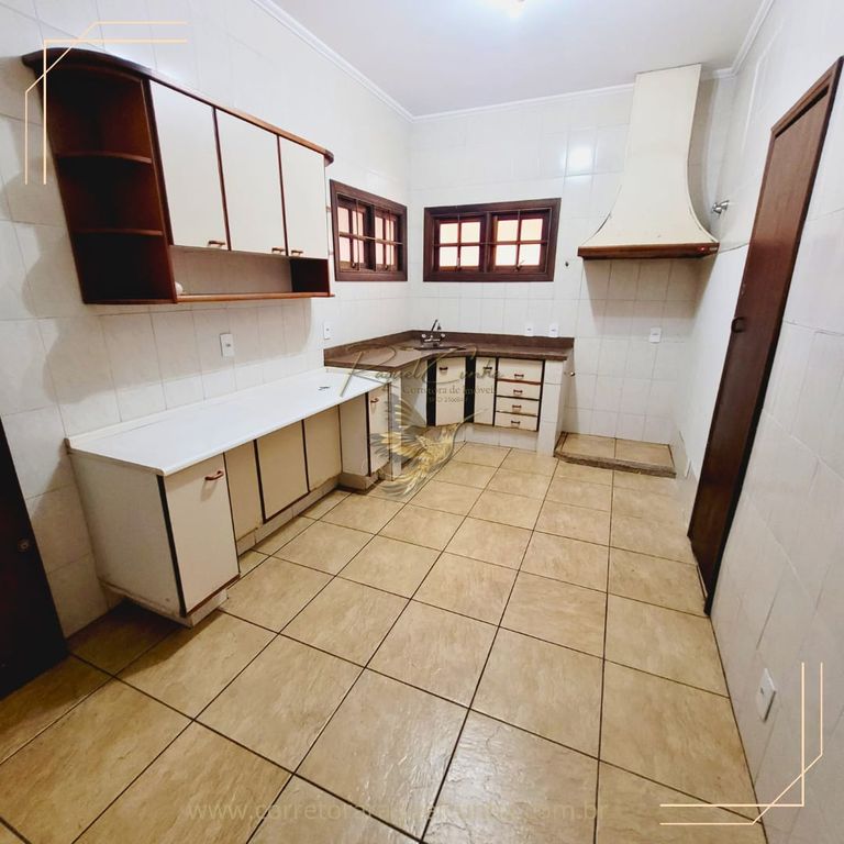 Imagem Sobrado com 4 Quartos para Alugar, 300 m² em Unifac - Botucatu