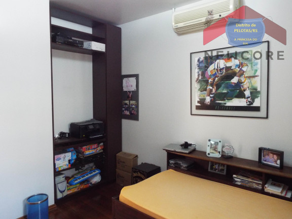 Imagem Casa com 4 Quartos à Venda, 315 m² em Centro - Pelotas
