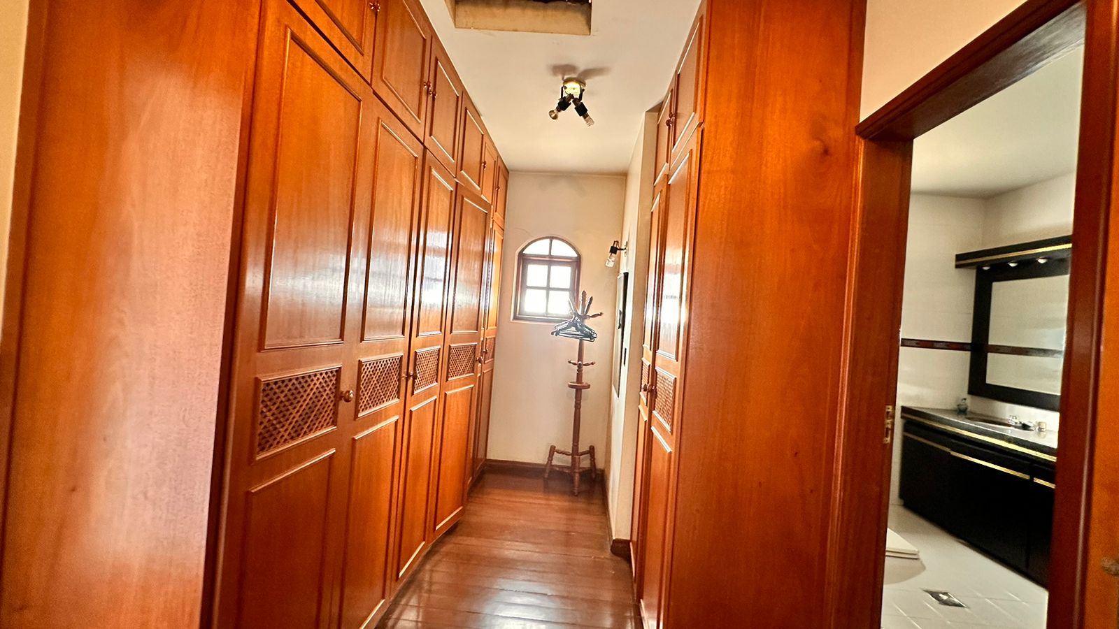 Imagem Sobrado com 5 Quartos à Venda ou Temporada, 587 m²em Taguatinga Norte (Taguatinga) - Brasília