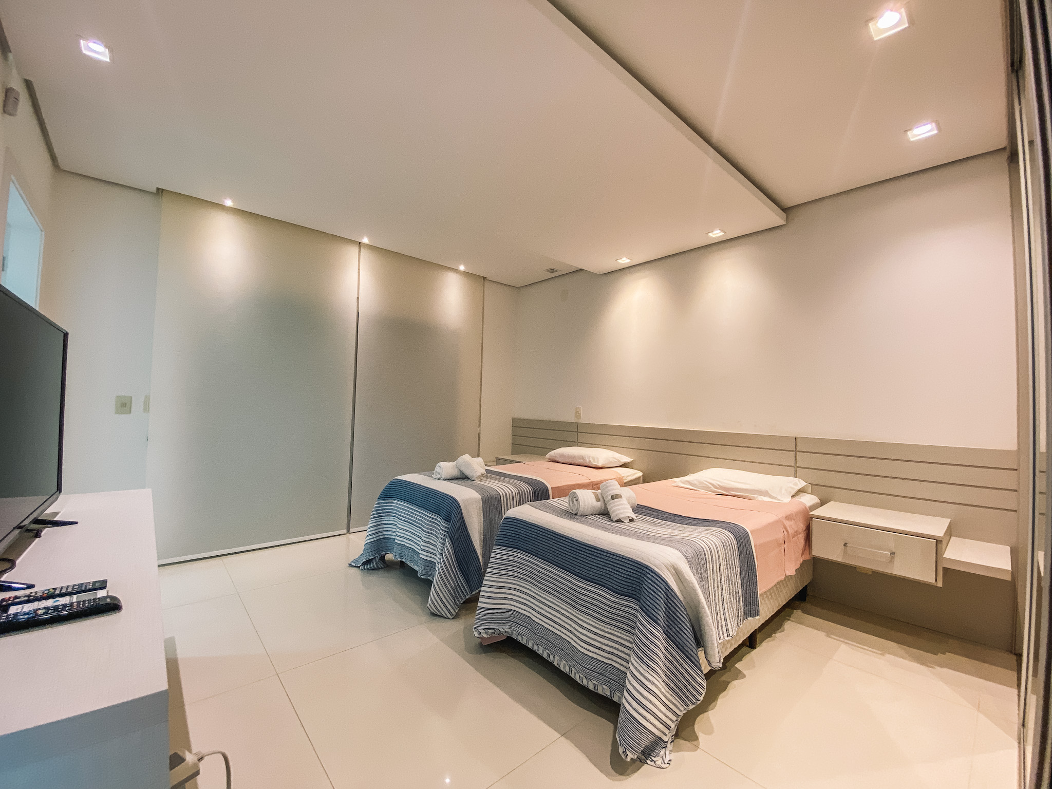 Imagem Casa com 6 Quartos à Venda, 1.000 m² em Jurerê Internacional - Florianópolis Imagem Casa com 6 Quartos à Venda, 1.000 m² em Jurerê Internacional - Florianópolis
