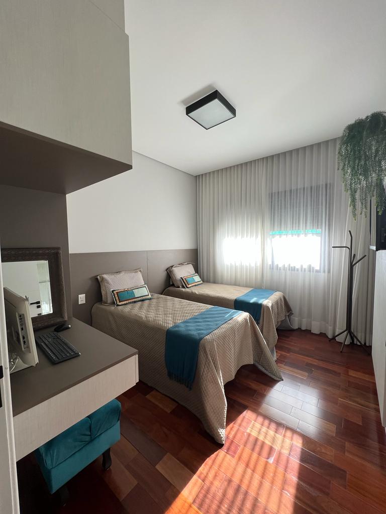Imagem Casa de Condomínio com 4 Quartos à Venda, 380 m²em Medeiros - Jundiaí