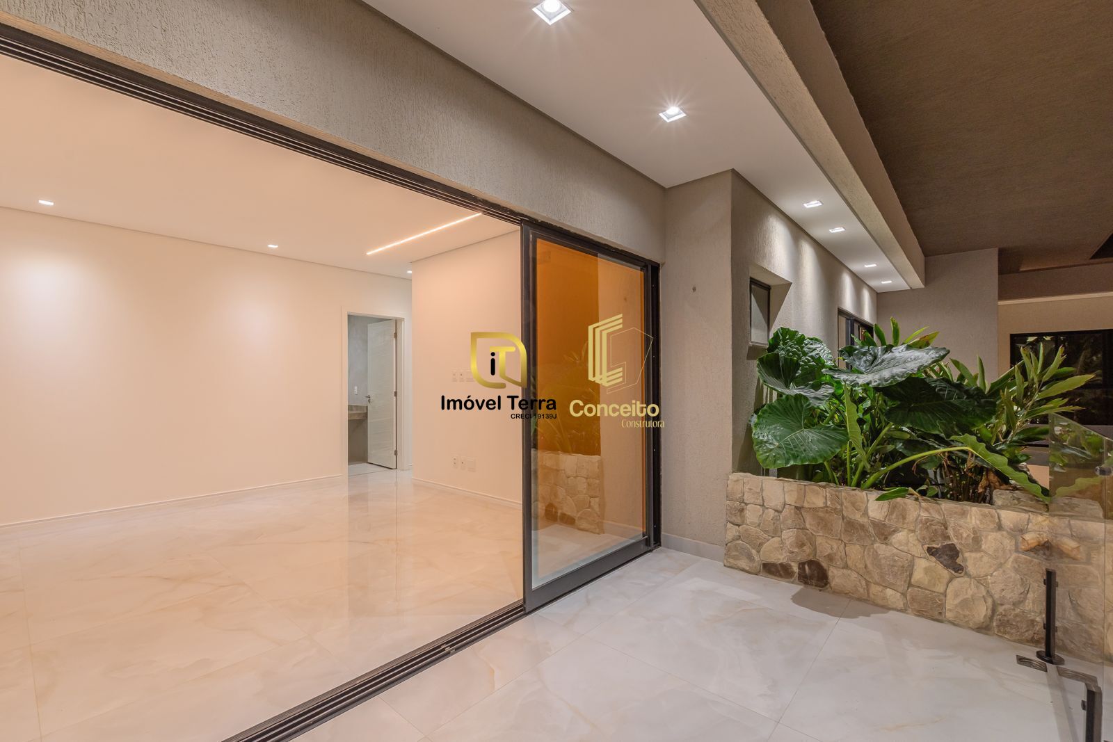 Imagem Casa de Condomínio com 5 Quartos à Venda, 356 m² em Cidade Alpha - Eusébio Imagem Casa de Condomínio com 5 Quartos à Venda, 356 m² em Cidade Alpha - Eusébio