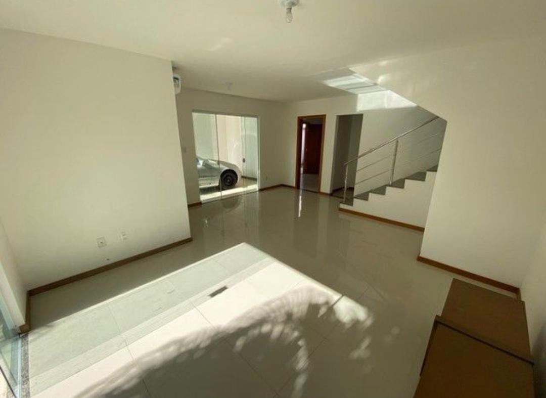 Imagem Casa com 4 Quartos para Alugar, em Buraquinho - Lauro de Freitas