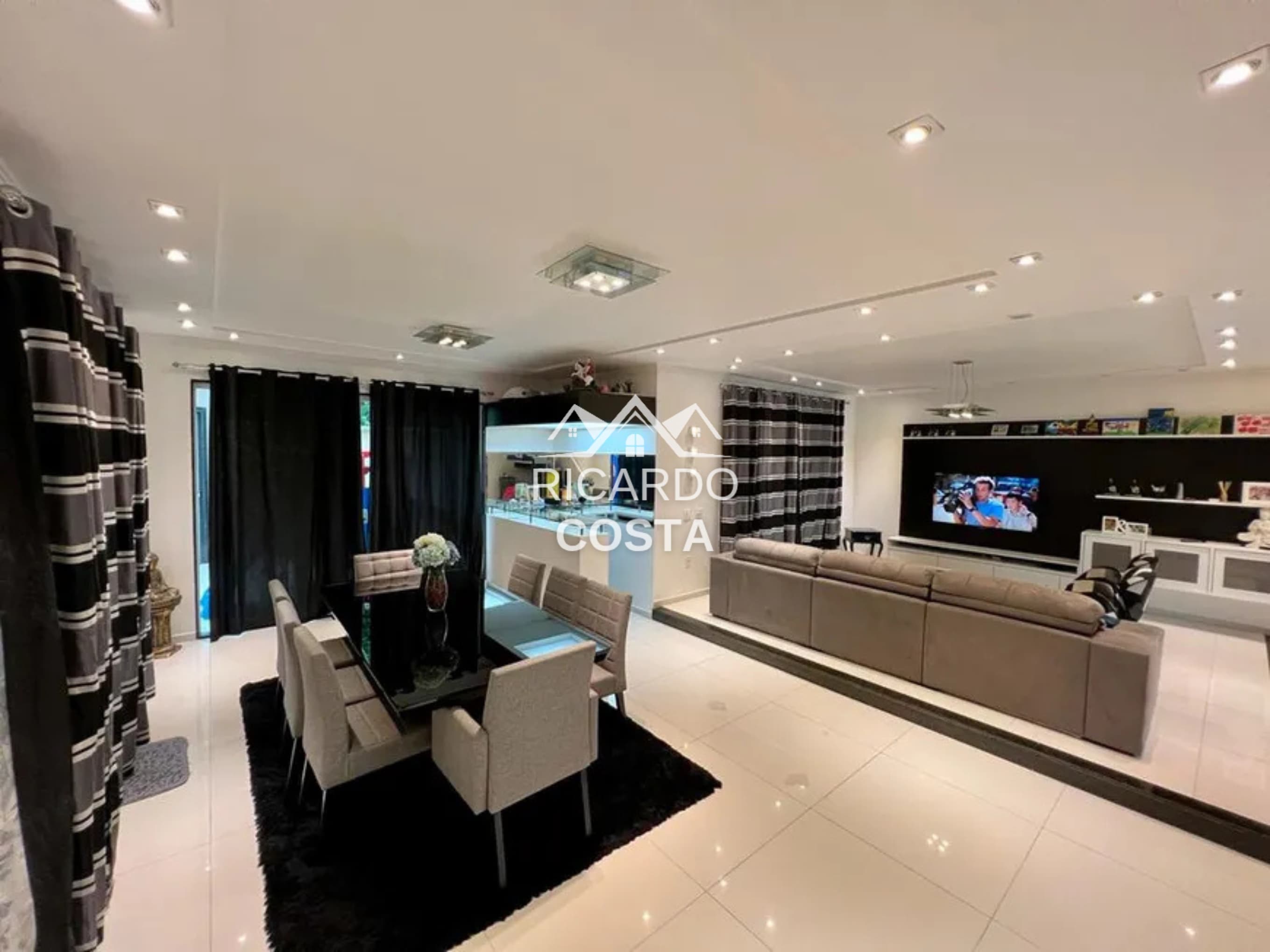 Imagem Casa de Condomínio com 3 Quartos à Venda ou Locação, 310 m² em Jacarepaguá - Rio de Janeiro Imagem Casa de Condomínio com 3 Quartos à Venda ou Locação, 310 m² em Jacarepaguá - Rio de Janeiro