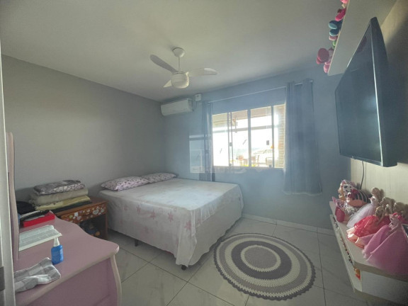 Imagem Casa com 5 Quartos à Venda, em Mariluz - Itapoá Imagem Casa com 5 Quartos à Venda, em Mariluz - Itapoá